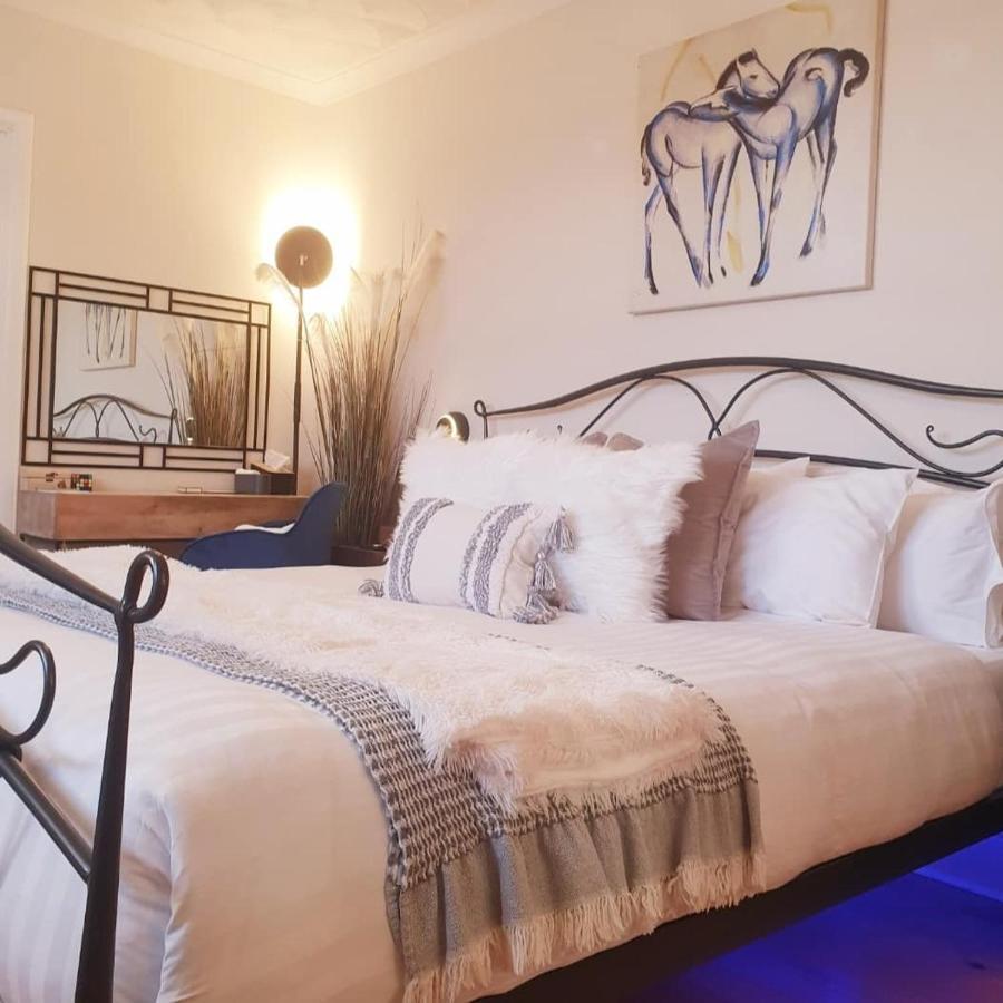 The New Blue Horse Suite At The Grumpy Schnauzer B&B Luxury Private Indoor Hot Tub Breakfast In Bed Airdrie Exterior foto